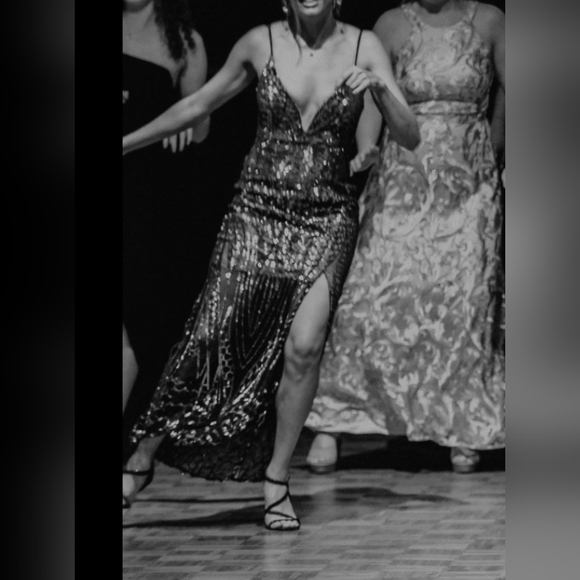 Elegant Gold Sequin Gown - Angel Biba - Size US 2 - Picture 3 of 13